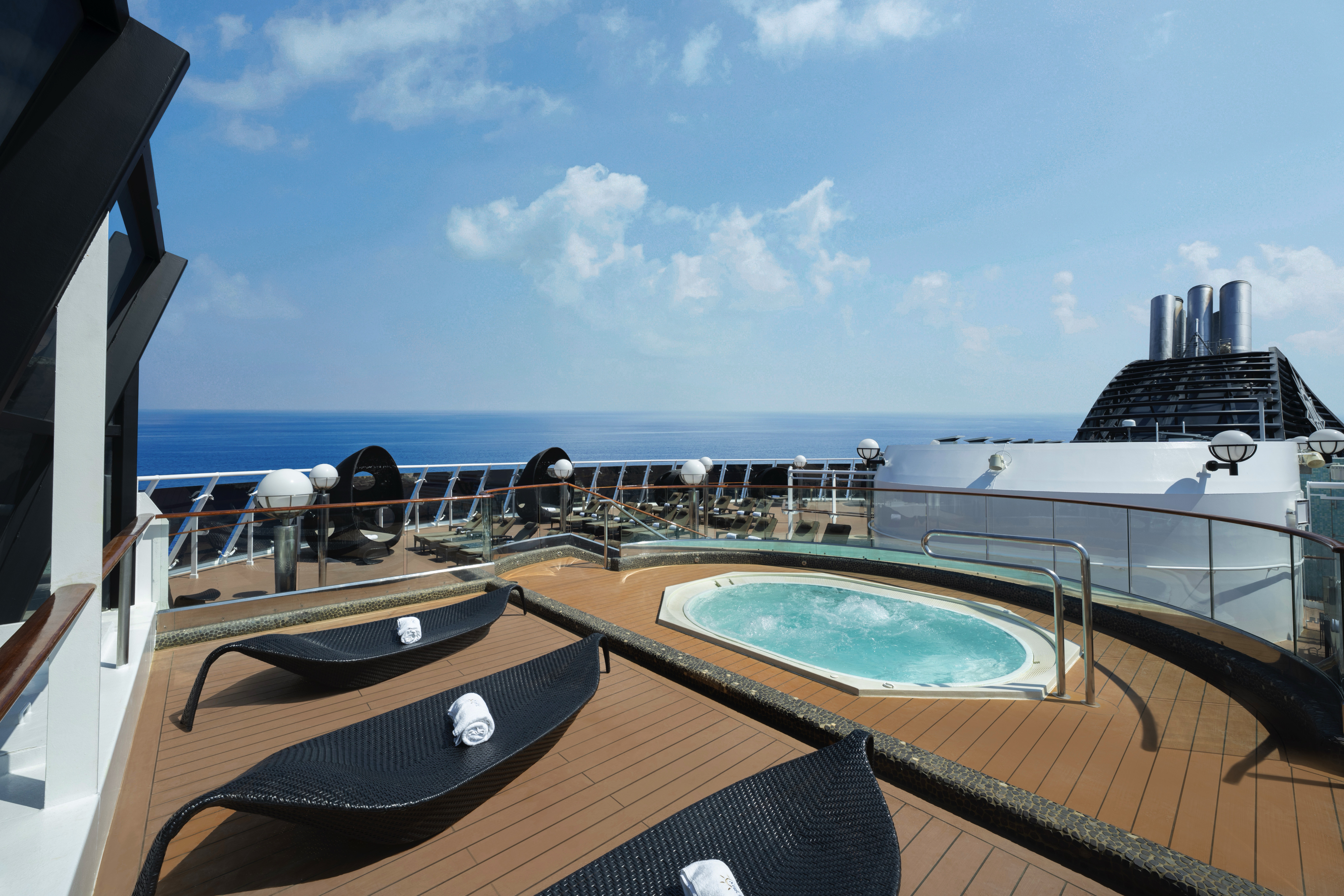 MSC Divina - Top 18 Exclusive Solarium
